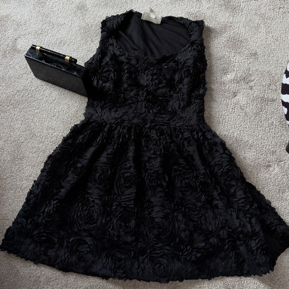 Von Vonni Patterned Floral black mini dresss Sz Medium - Picture 4 of 17